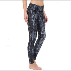 EUC Alo Snakeskin Printed Airbrush Leggings S